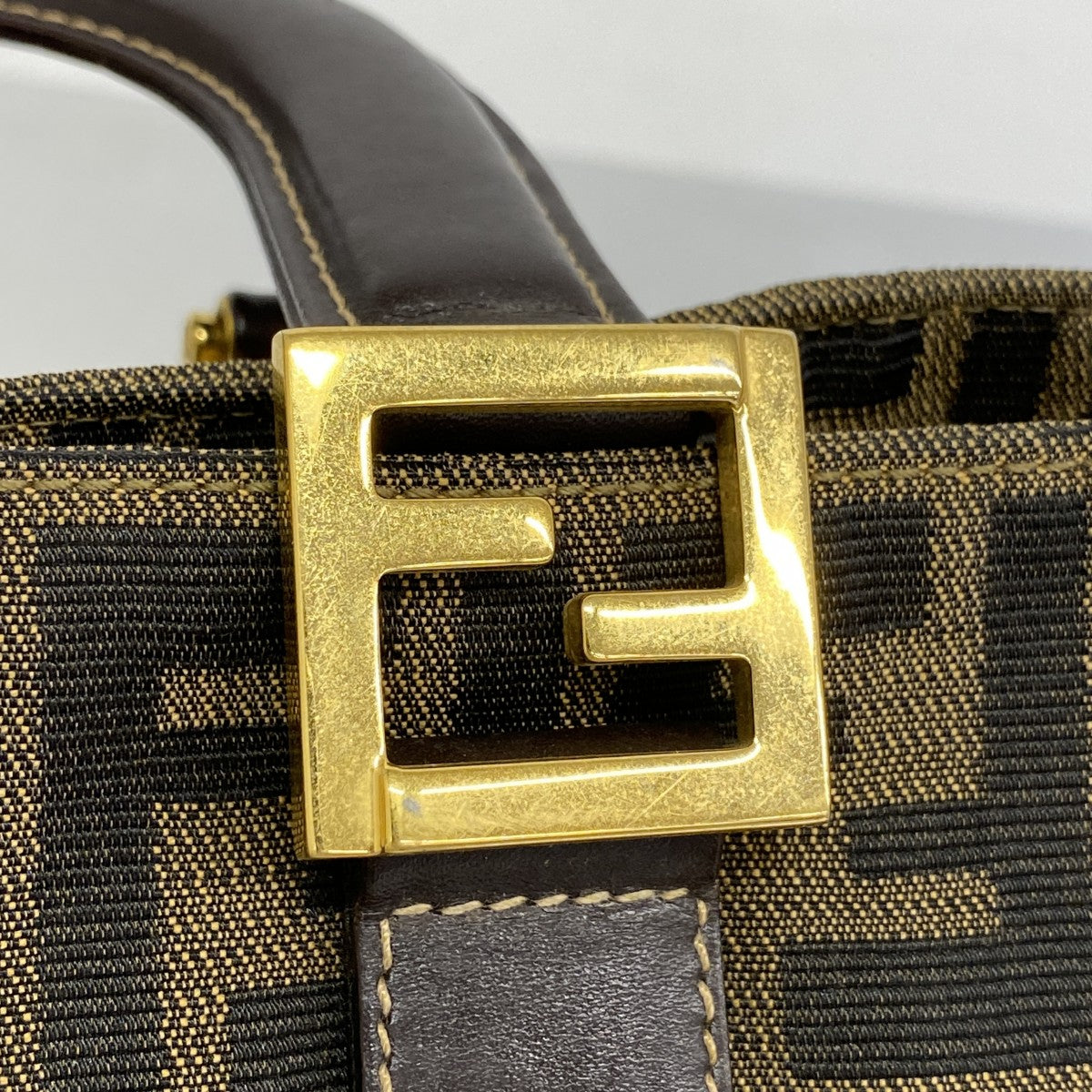 【5gd5328-h】フェンディ ハンドバッグ ズッカ ナイロンキャンバス ブラック ゴールド金具【中古】レディース