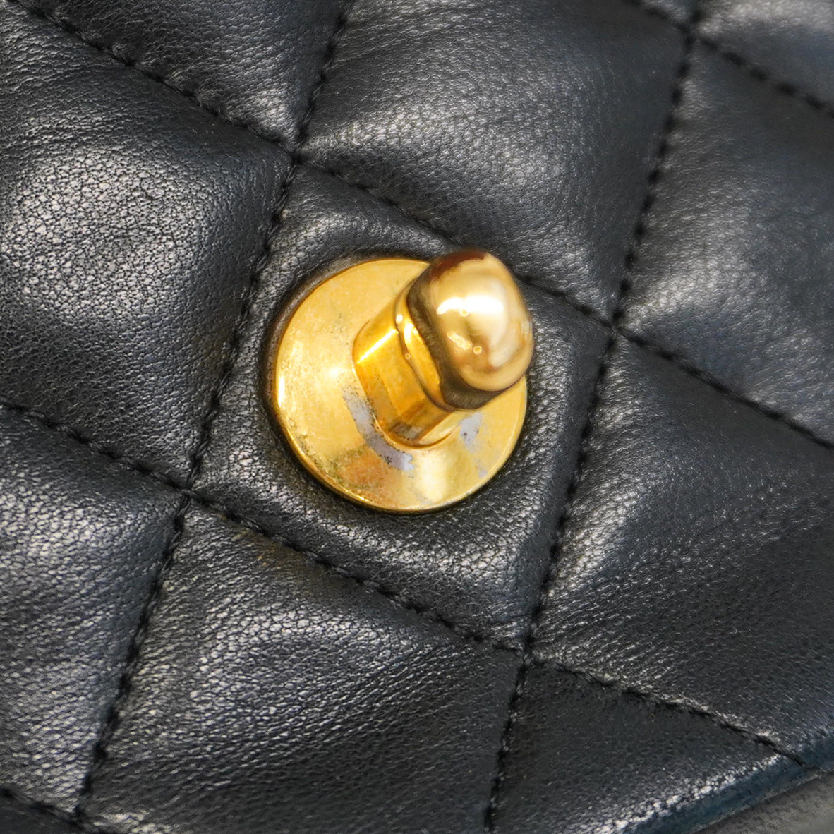★SALE【5gd5248-h】シャネル ショルダーバッグ マトラッセ Wフラップ Wチェーン ラムスキン ブラック ゴールド金具【中古】レディース