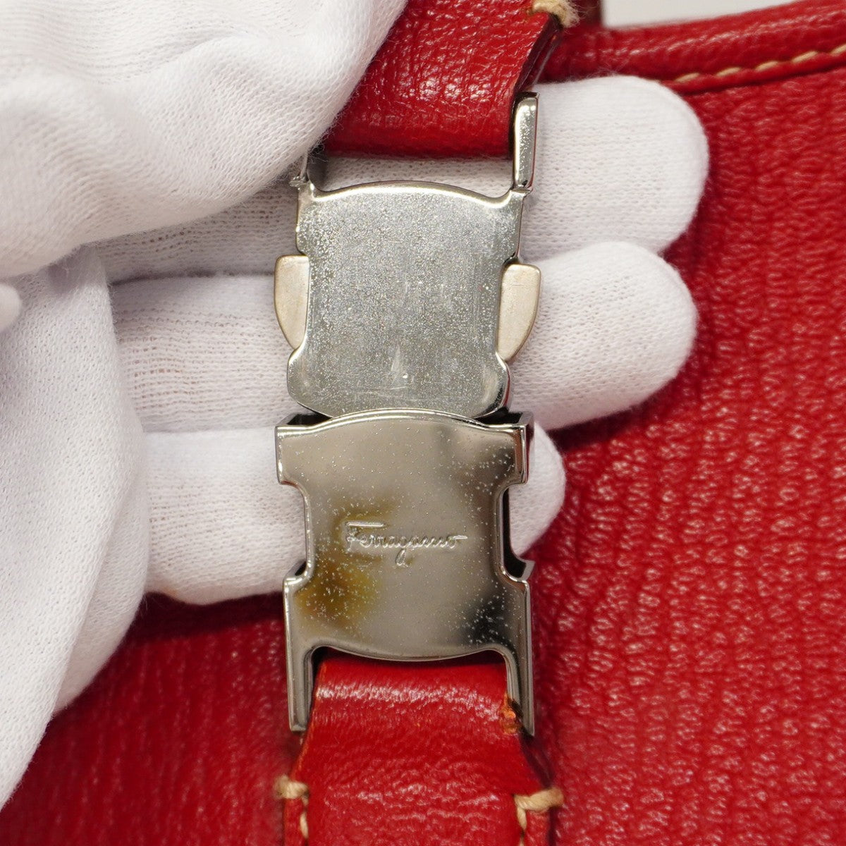 【5gd5364-h】サルヴァトーレフェラガモ ショルダーバッグ レザー レッド シルバー金具【中古】レディース