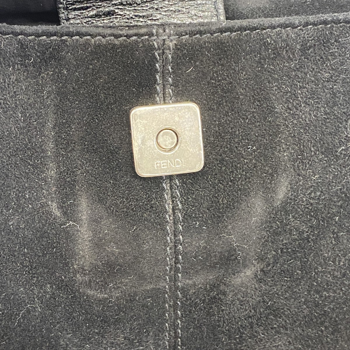 【5gd5409-h】フェンディ ショルダーバッグ スウェード ブラック シルバー金具【中古】レディース