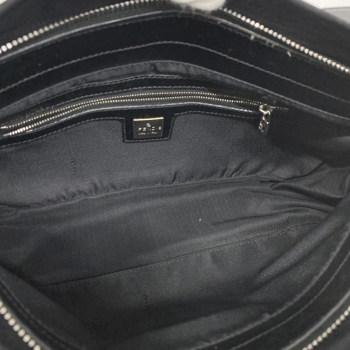【5gd5409-h】フェンディ ショルダーバッグ スウェード ブラック シルバー金具【中古】レディース