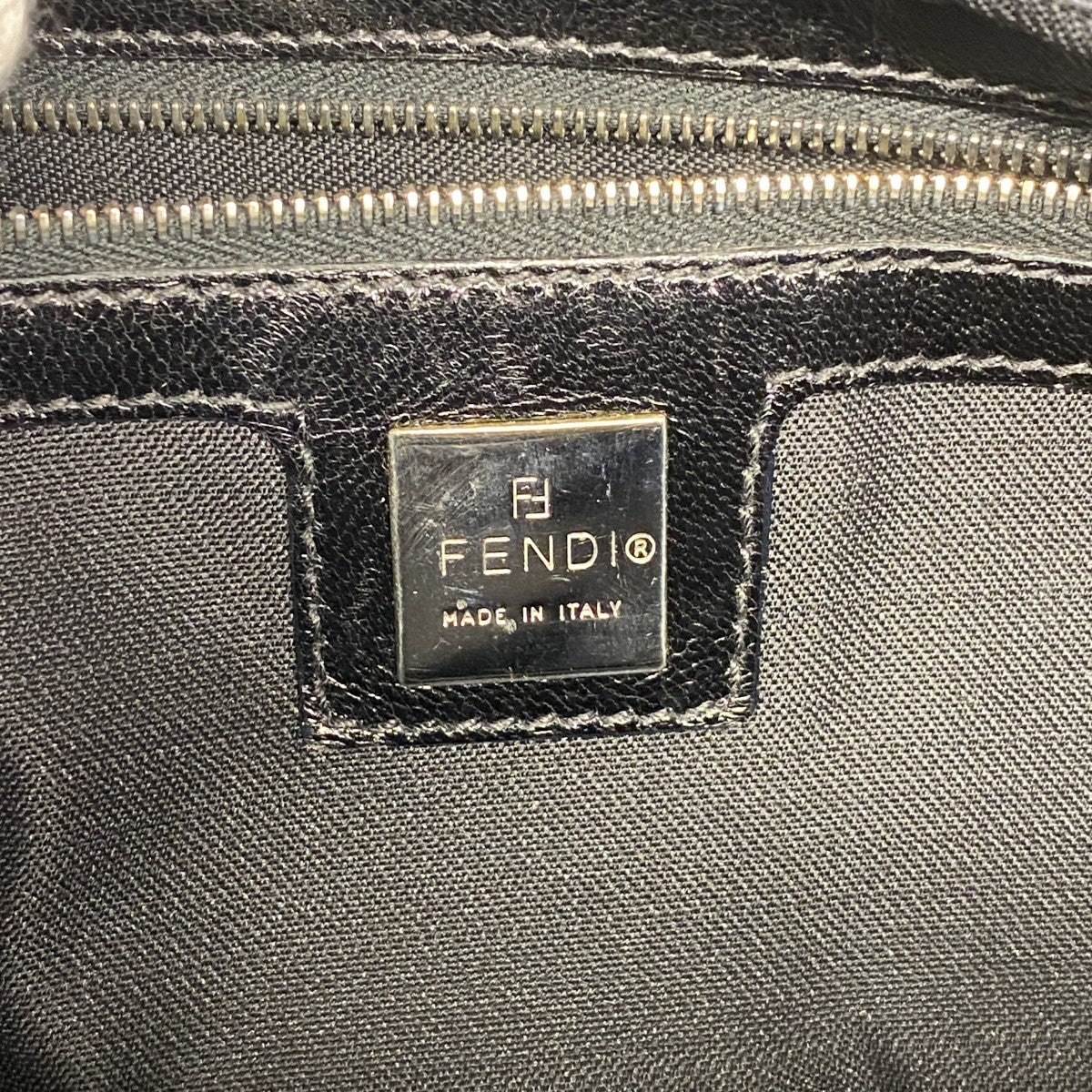 【5gd5409-h】フェンディ ショルダーバッグ スウェード ブラック シルバー金具【中古】レディース