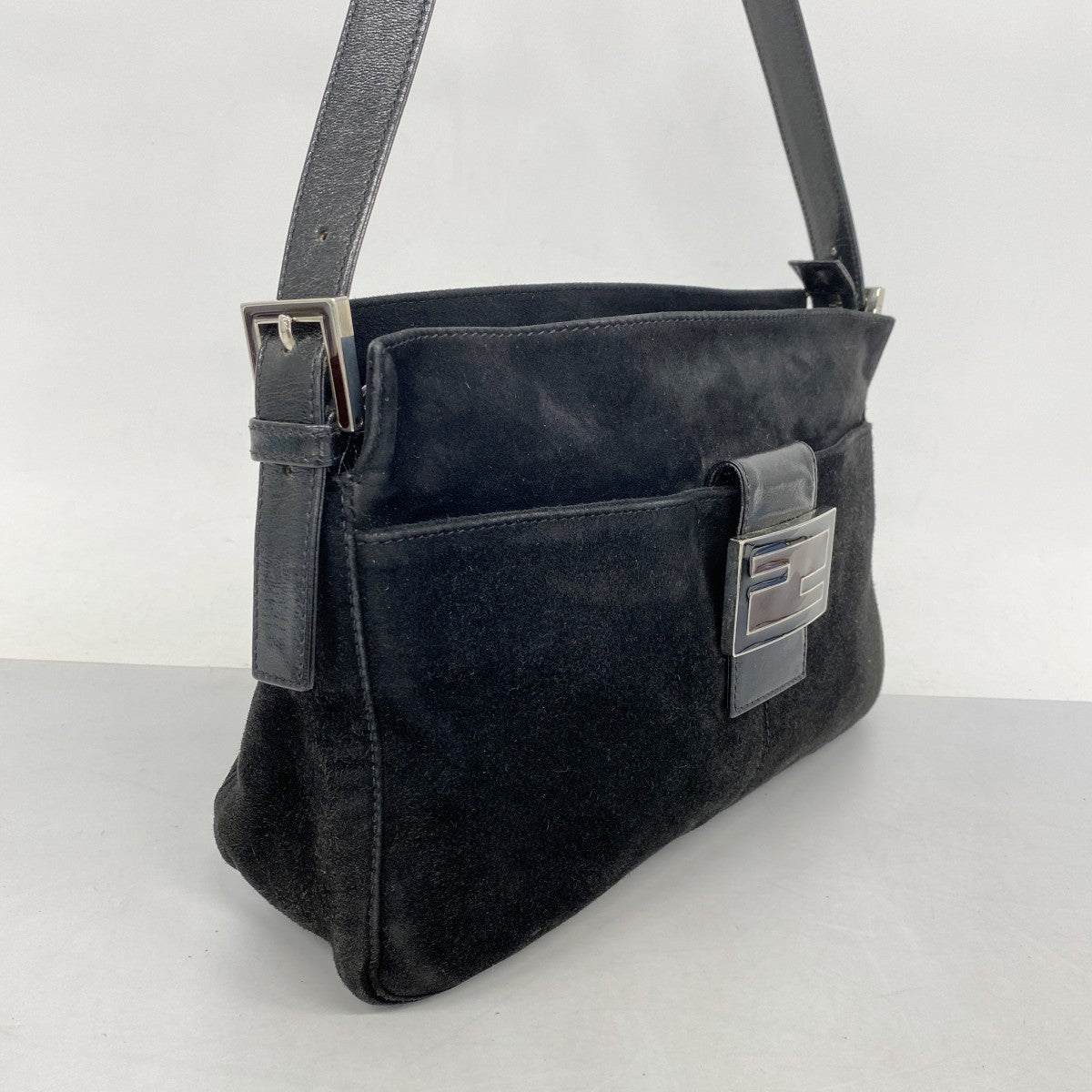 【5gd5409-h】フェンディ ショルダーバッグ スウェード ブラック シルバー金具【中古】レディース