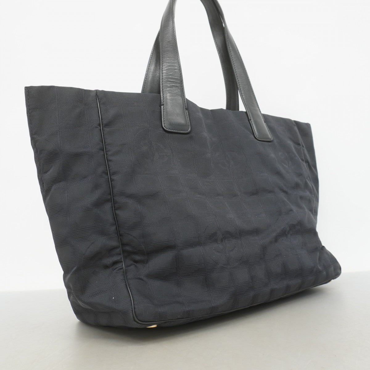 【5gd5429-h】シャネル トートバッグ ニュートラベル ナイロン ブラック シャンパンゴールド金具【中古】レディース