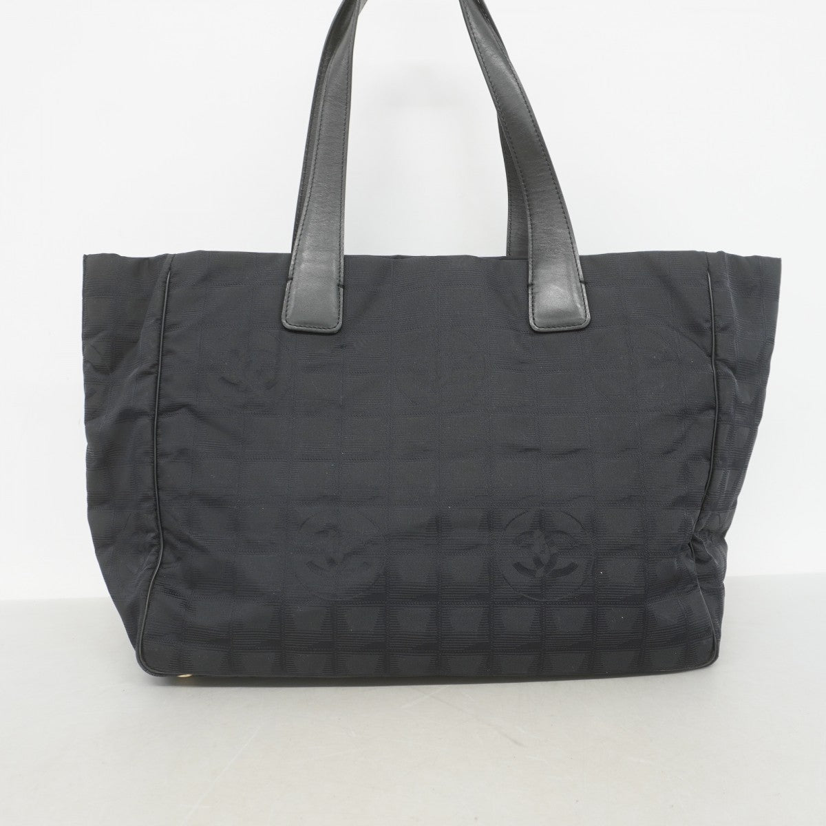 【5gd5429-h】シャネル トートバッグ ニュートラベル ナイロン ブラック シャンパンゴールド金具【中古】レディース