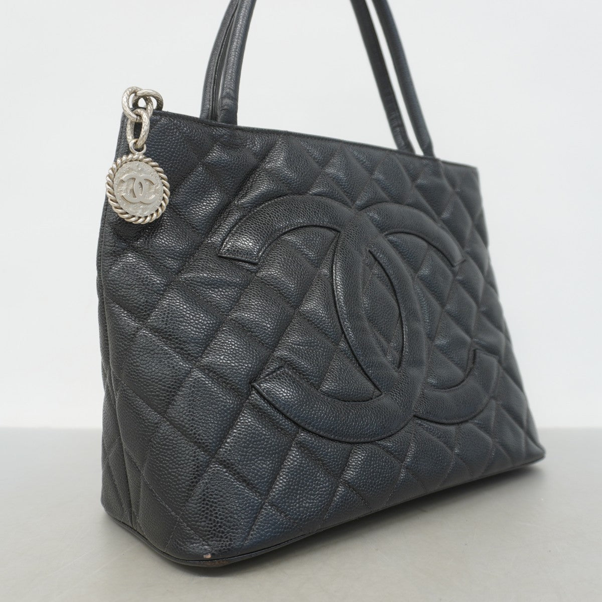 【5gd5483-h】シャネル トートバッグ 復刻トート キャビアスキン ブラック シルバー金具【中古】レディース
