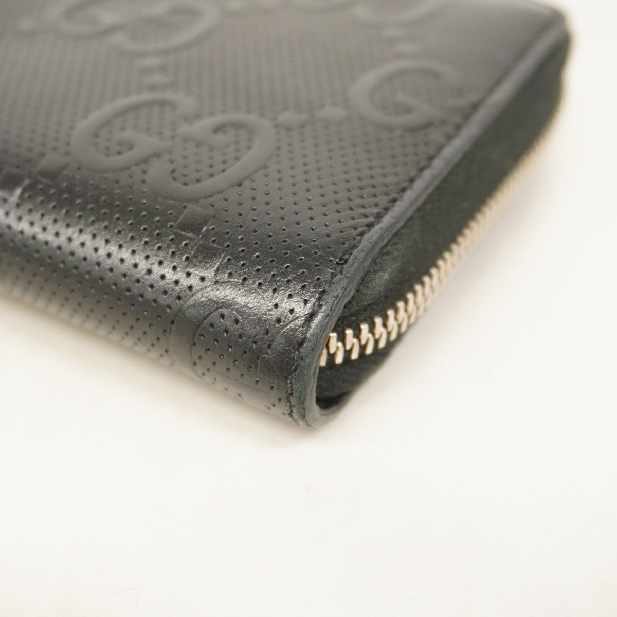 【5ge5593-h】グッチ 長財布 GGエンボス 625558 レザー ブラック シルバー金具【中古】メンズ