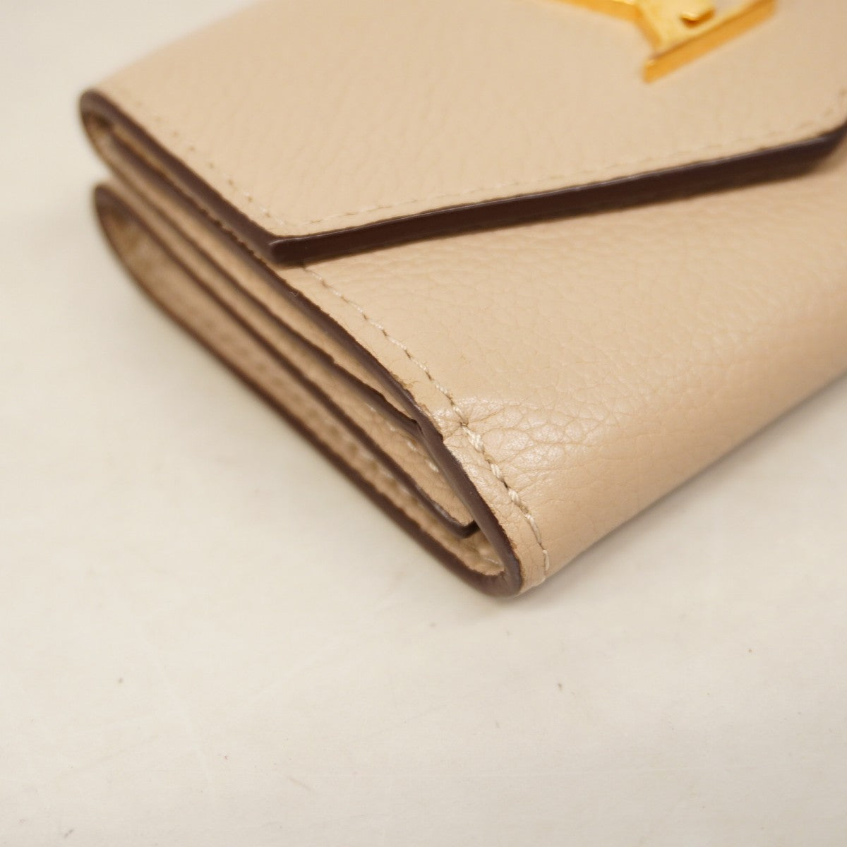 ★SALE【5ge6348-h】ルイヴィトン 三つ折り財布 トリヨン ポルトフォイユロックミニ M69340 グレージュ【中古】レディース
