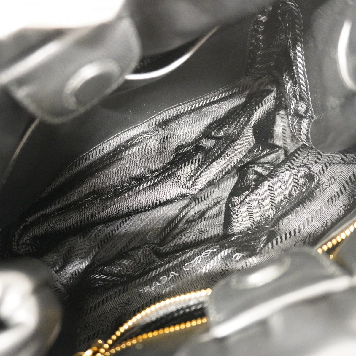 ★SALE【5ge6359-h】プラダ ショルダーバッグ レザー ブラック ゴールド金具【中古】レディース