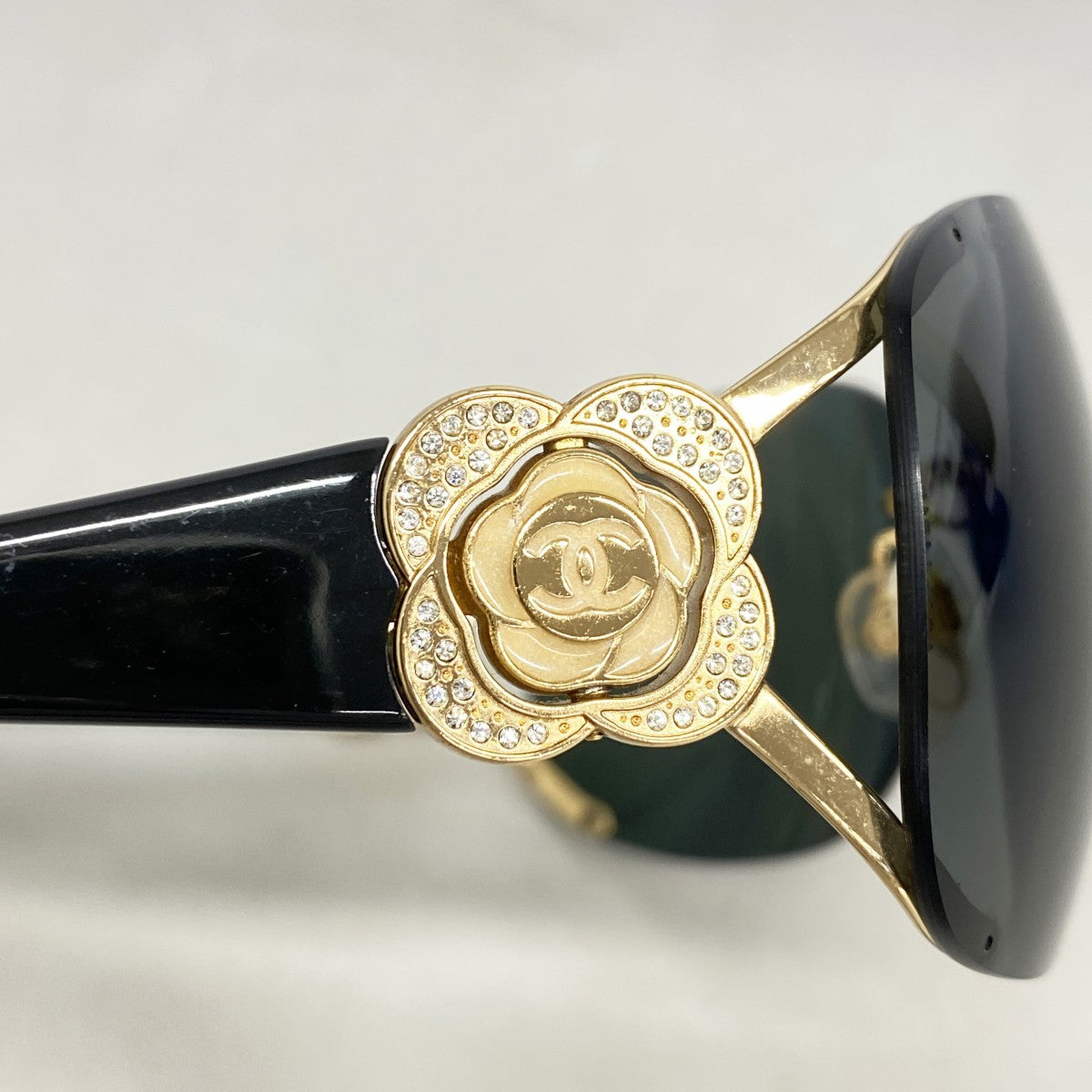 【5ge6370-h】シャネル サングラス 4171-B プラスチック ブラック ゴールド金具【中古】レディース