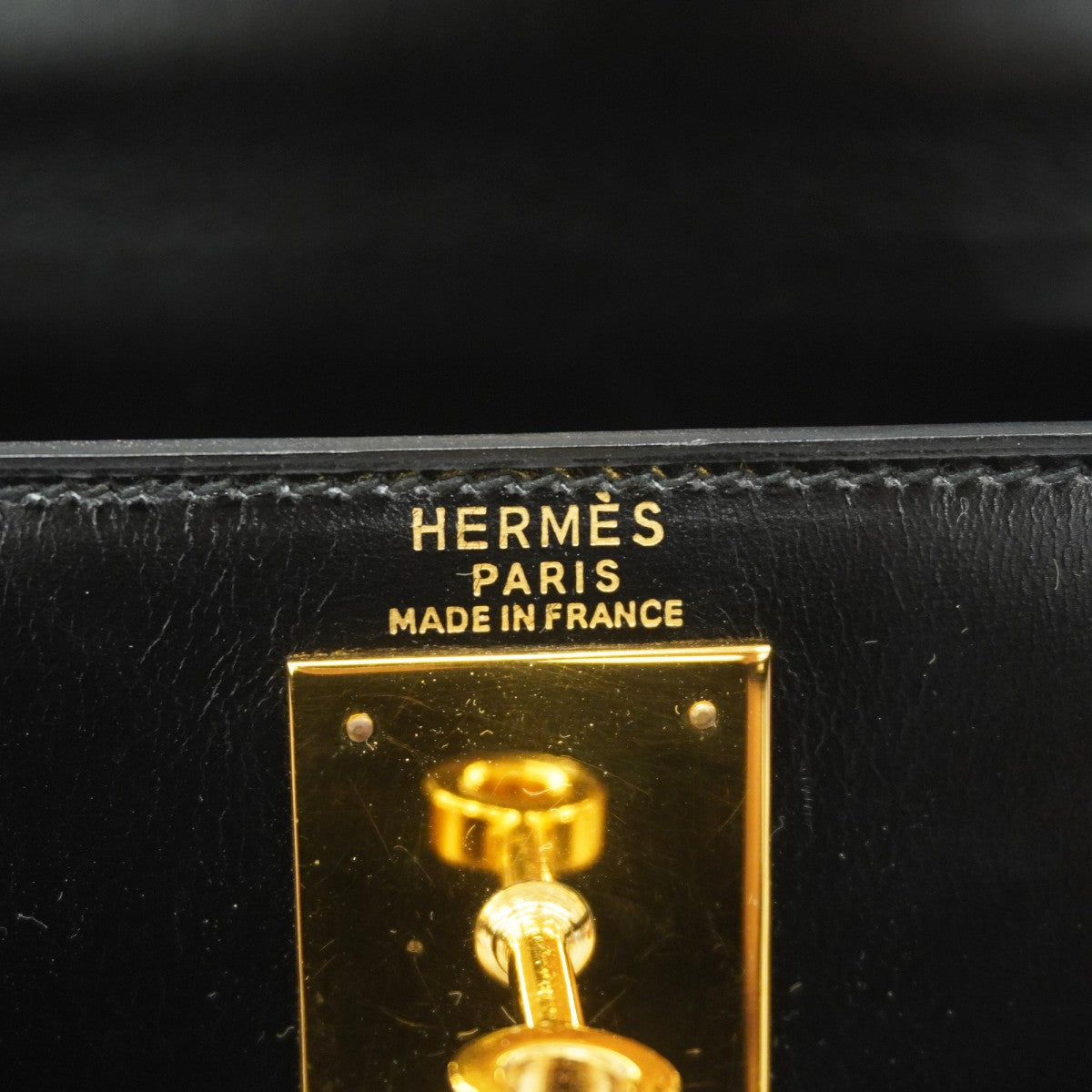 ★SALE【5hb0561-h】エルメス ハンドバッグ ケリー28 ボックスカーフ ブラック ゴールド金具 ○R刻印【中古】レディース