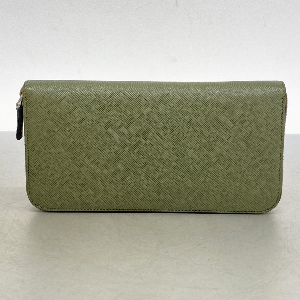 ★最終価格【5hb0944-h】プラダ 長財布 サフィアーノ レザー カーキ シルバー金具【中古】メンズ