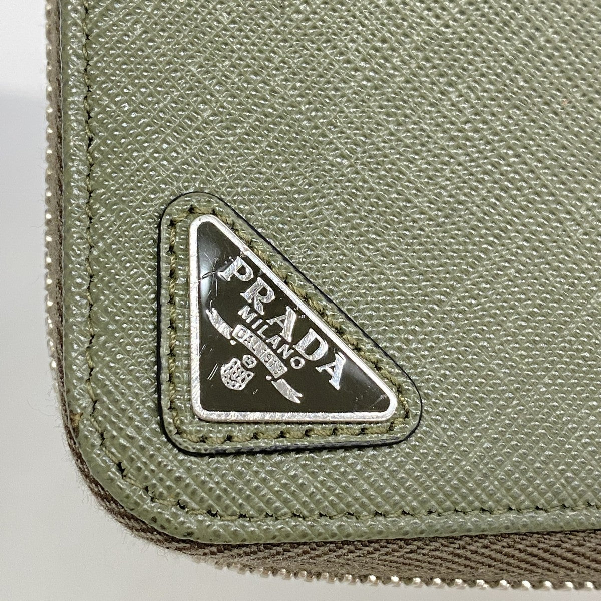 ★最終価格【5hb0944-h】プラダ 長財布 サフィアーノ レザー カーキ シルバー金具【中古】メンズ