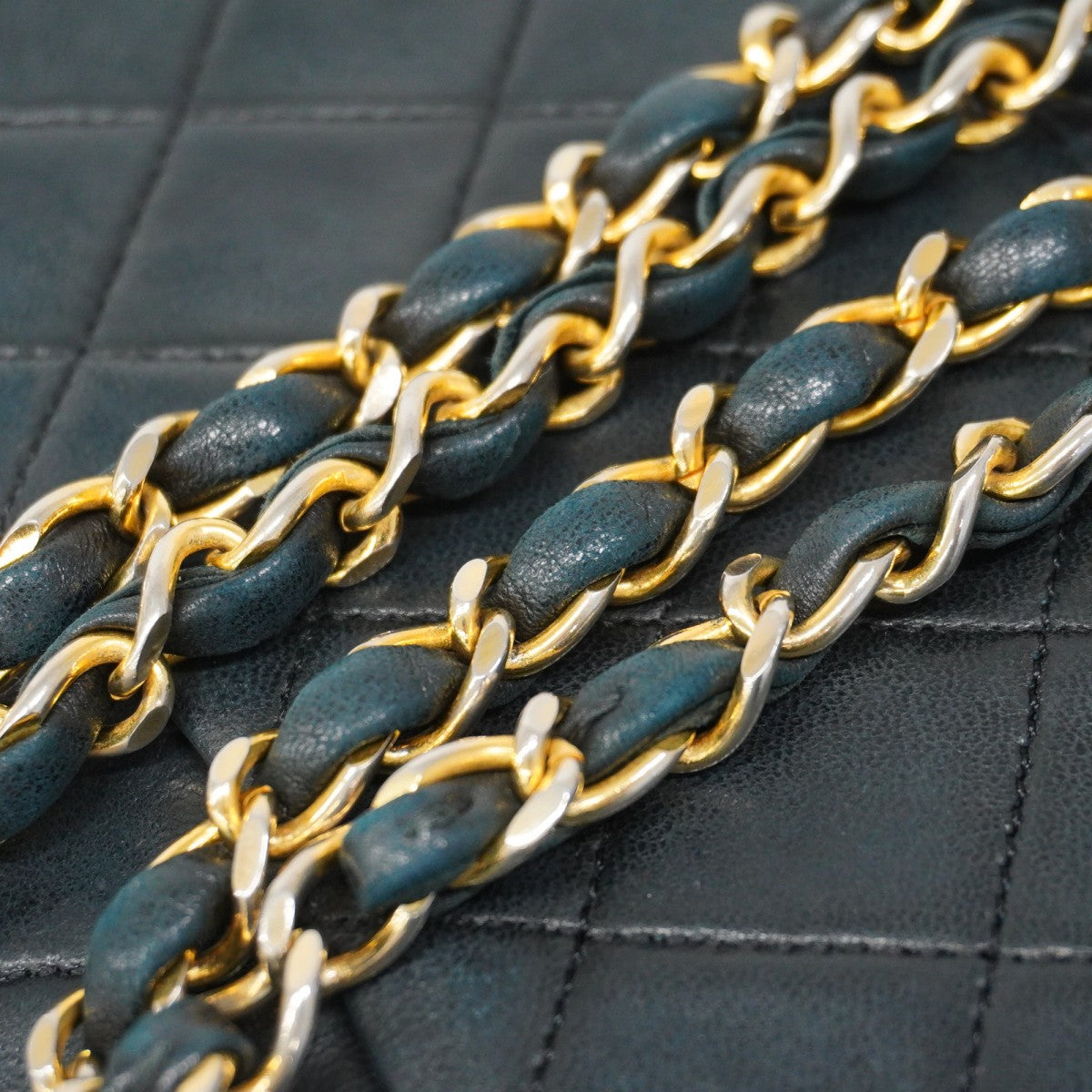 ★SALE【5hb1672-h】シャネル ショルダーバッグ マトラッセ Wフラップ Wチェーン ラムスキン ブラック ゴールド金具【中古】レディース