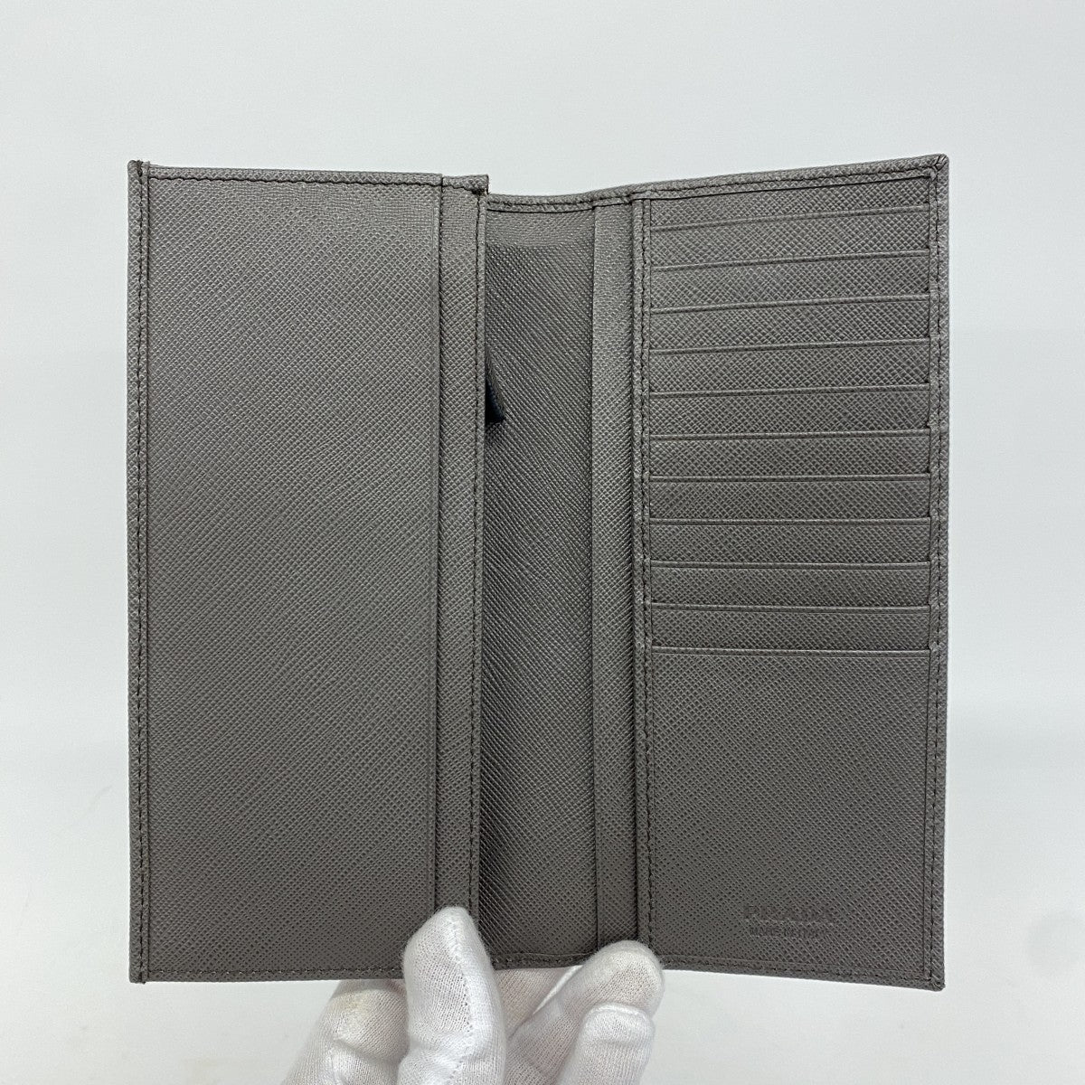 ★最終価格【5hc2189-h】プラダ 長財布 サフィアーノ レザー グレー シルバー金具【中古】メンズ