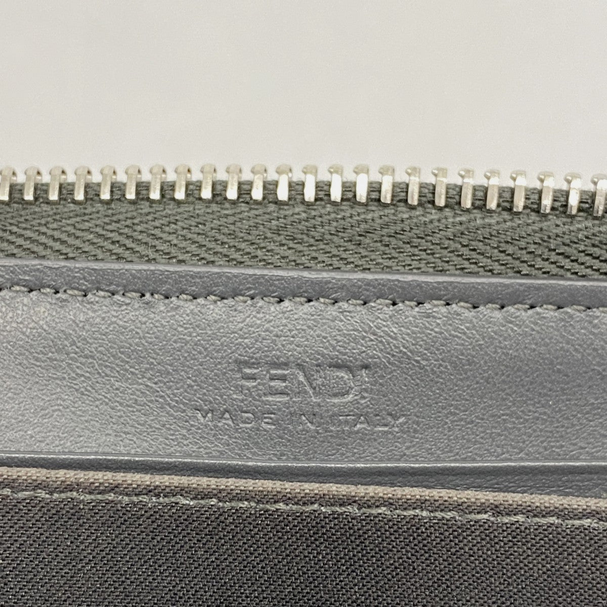 【5hc2701-h】フェンディ 長財布 レザー グレー マルチカラー シルバー金具【中古】レディース