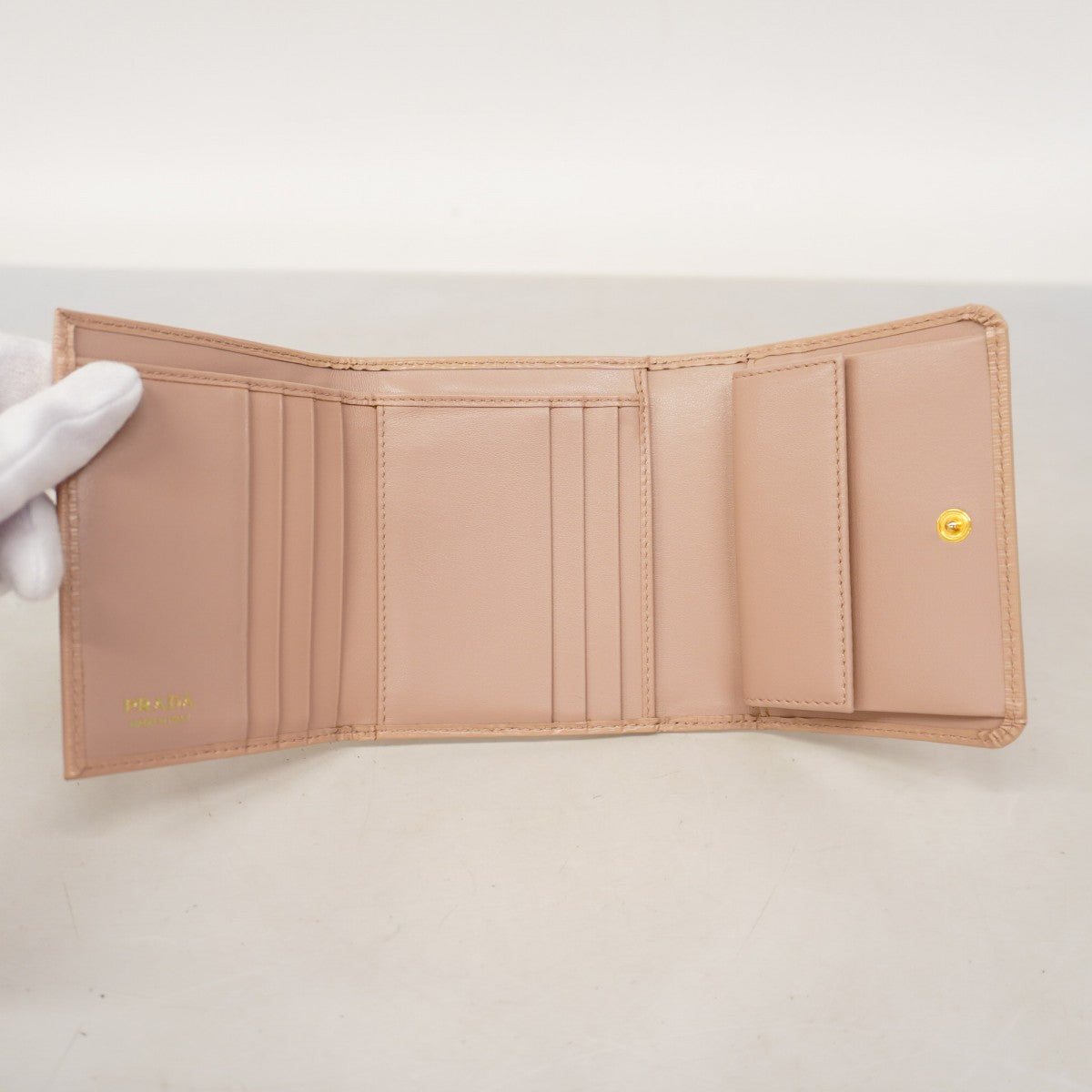 【5hd3267-h】プラダ 三つ折り財布 レザー ベージュ ゴールド金具【中古】レディース