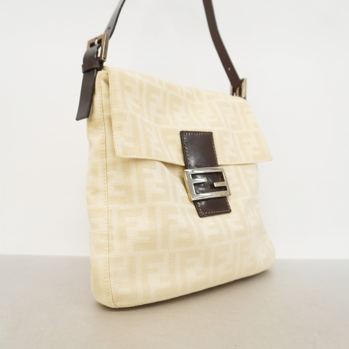 【5he4509】フェンディ ショルダーバッグ ズッカ キャンバス ベージュ ブラウン シルバー金具【中古】レディース