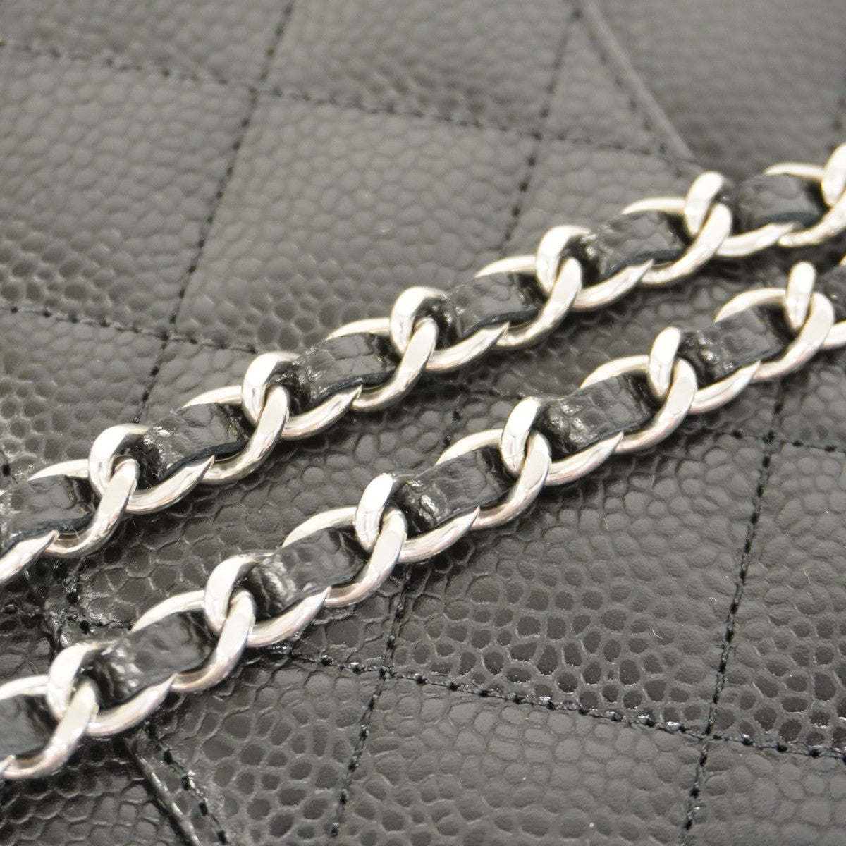 【5he4536】シャネル ショルダーウォレット マトラッセ チェーンショルダー キャビアスキン ブラック シルバー金具【中古】レディース