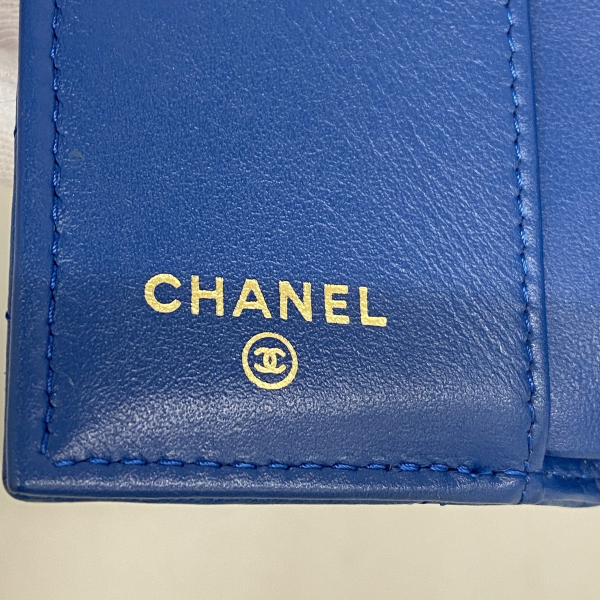 【5he4782-h】シャネル 三つ折り財布 シャネル19 ラムスキン ブルー ゴールド金具【中古】レディース