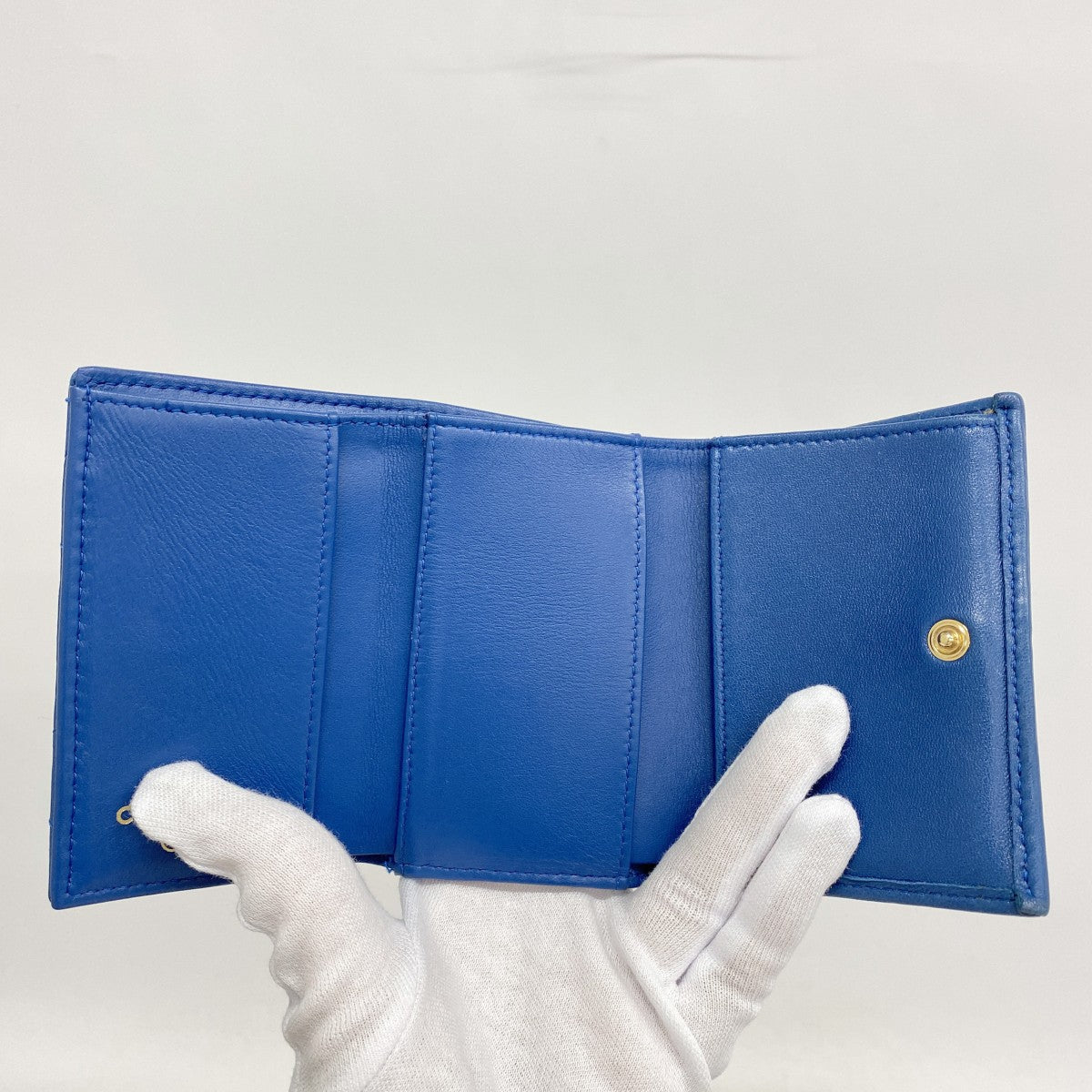 【5he4782-h】シャネル 三つ折り財布 シャネル19 ラムスキン ブルー ゴールド金具【中古】レディース