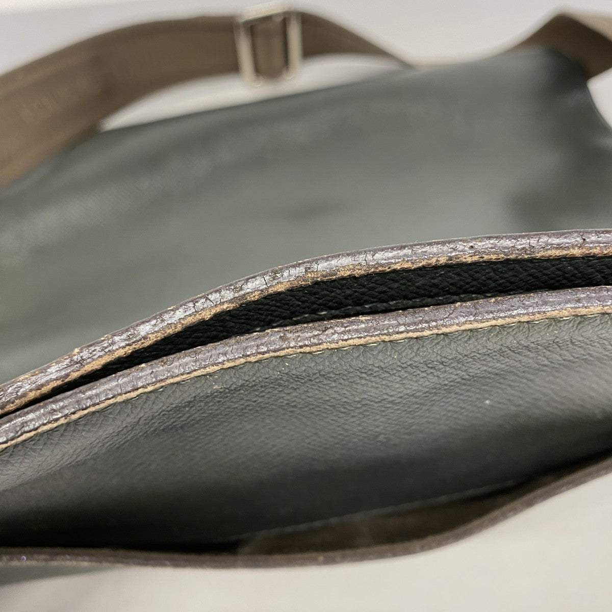 【5he4970-h】ルイヴィトン ショルダーバッグ タイガ サシャ M32804 ウラル【中古】メンズ