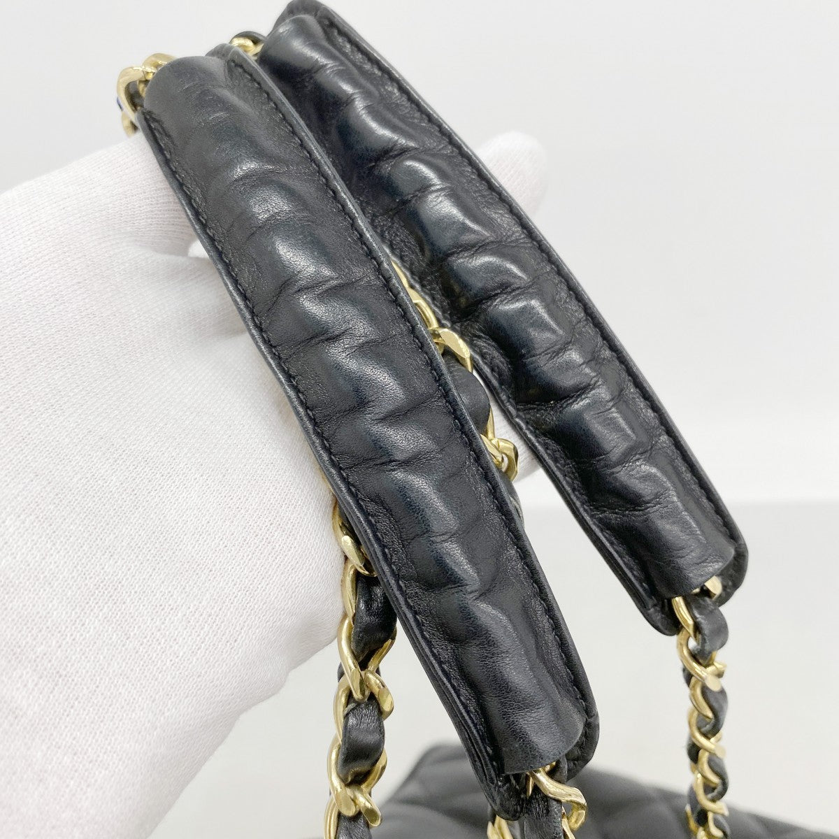 【5he5242-h】シャネル ショルダーバッグ マトラッセ チェーンショルダー ラムスキン ブラック ゴールド金具【中古】レディース