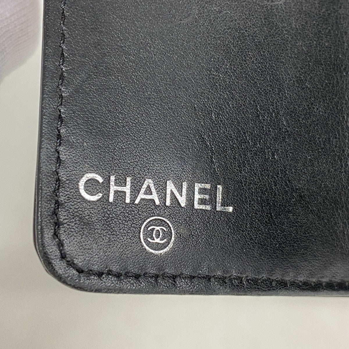 ★SALE【5he5490-h】シャネル キーケース カメリア パテントレザー ブラック シルバー金具【中古】レディース