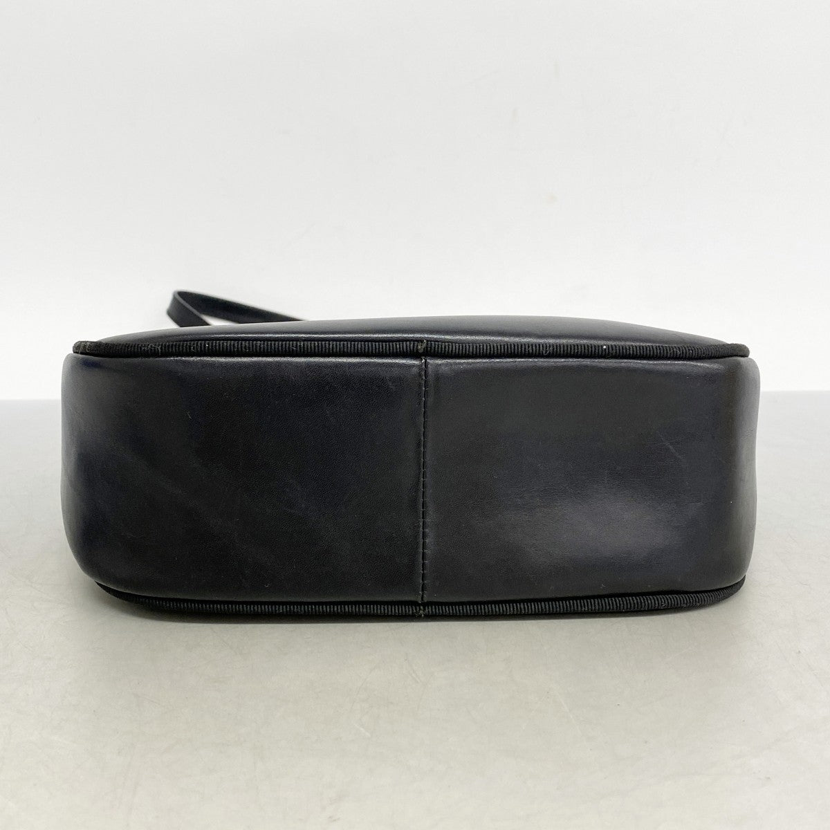 ★SALE【5he5620-h】サルヴァトーレフェラガモ ショルダーバッグ ヴァラ レザー ブラック ゴールド金具【中古】レディース