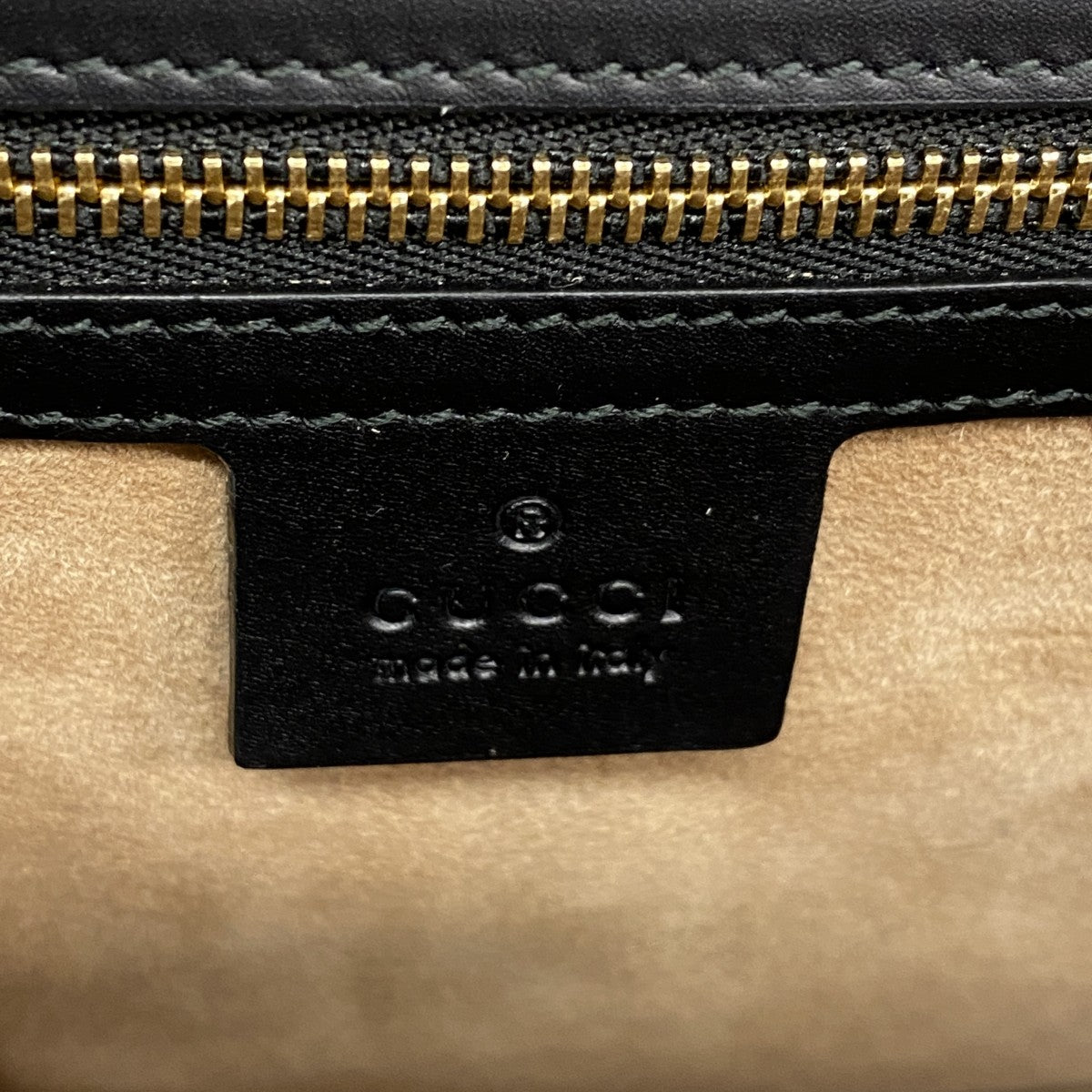 【5he5833】グッチ ショルダーバッグ シルヴィ 421882 レザー ブラック ゴールド金具【中古】レディース