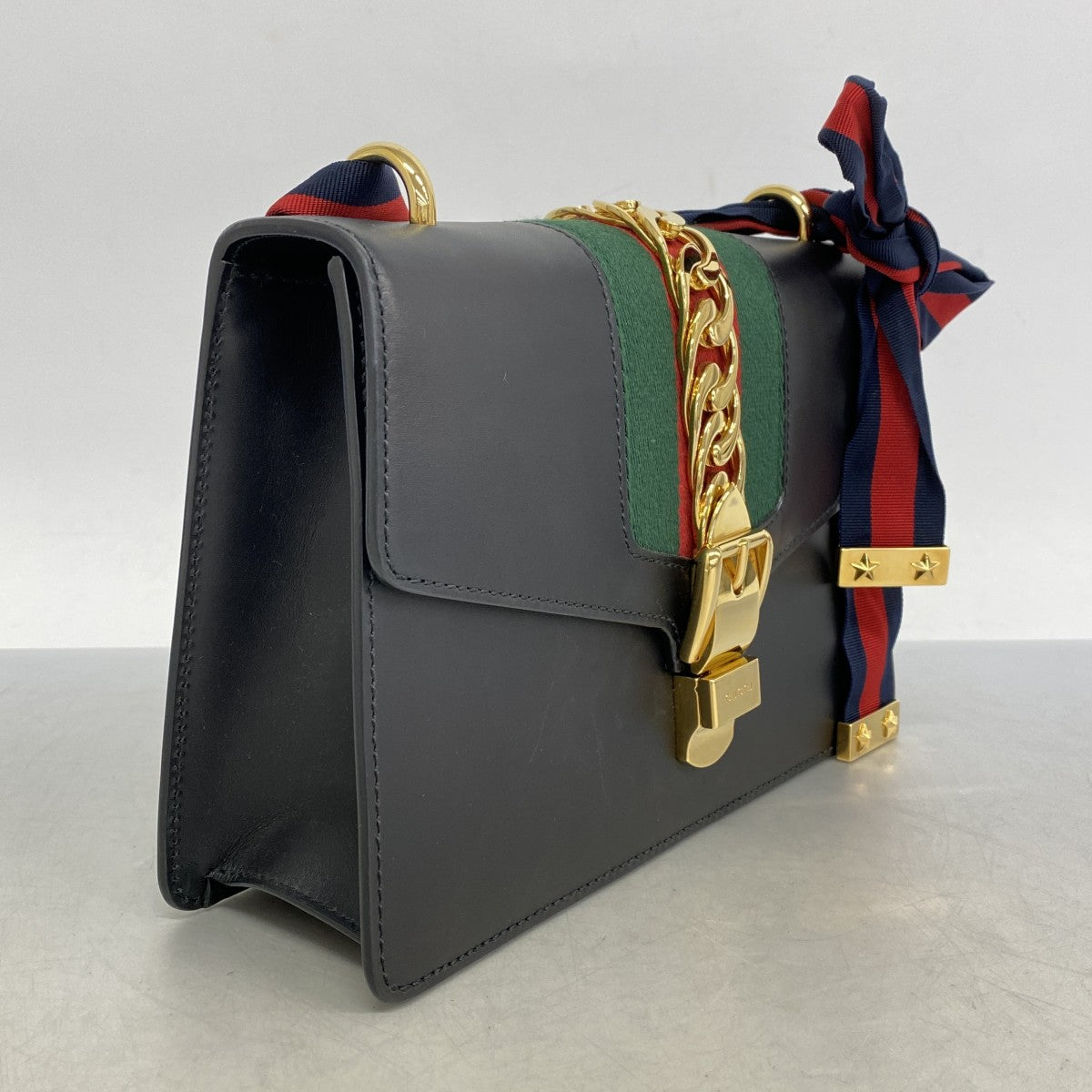【5he5833】グッチ ショルダーバッグ シルヴィ 421882 レザー ブラック ゴールド金具【中古】レディース