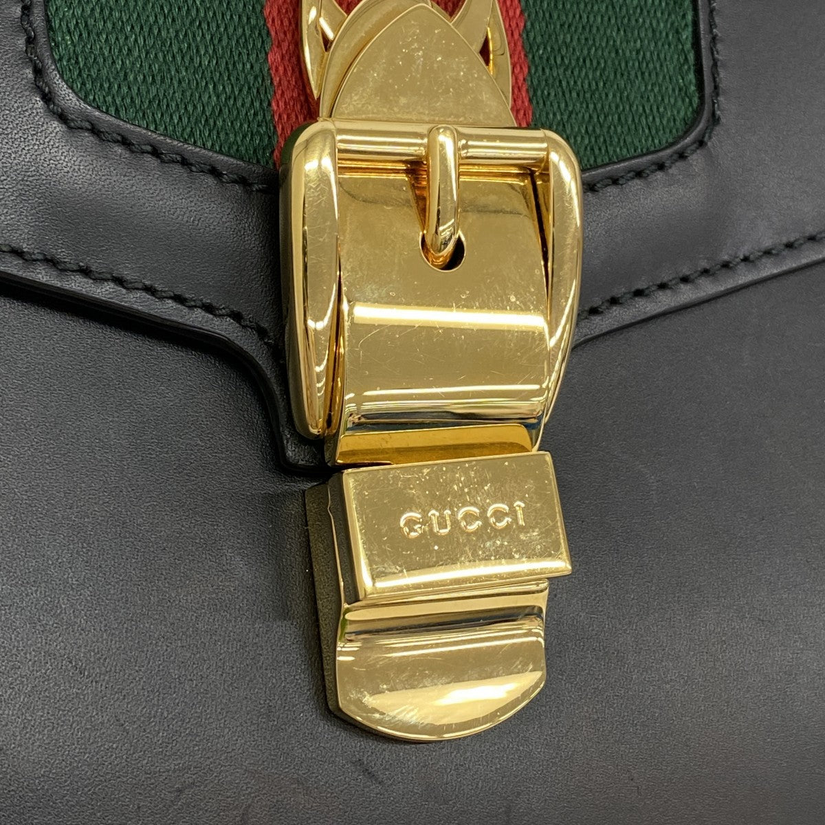 【5he5833】グッチ ショルダーバッグ シルヴィ 421882 レザー ブラック ゴールド金具【中古】レディース