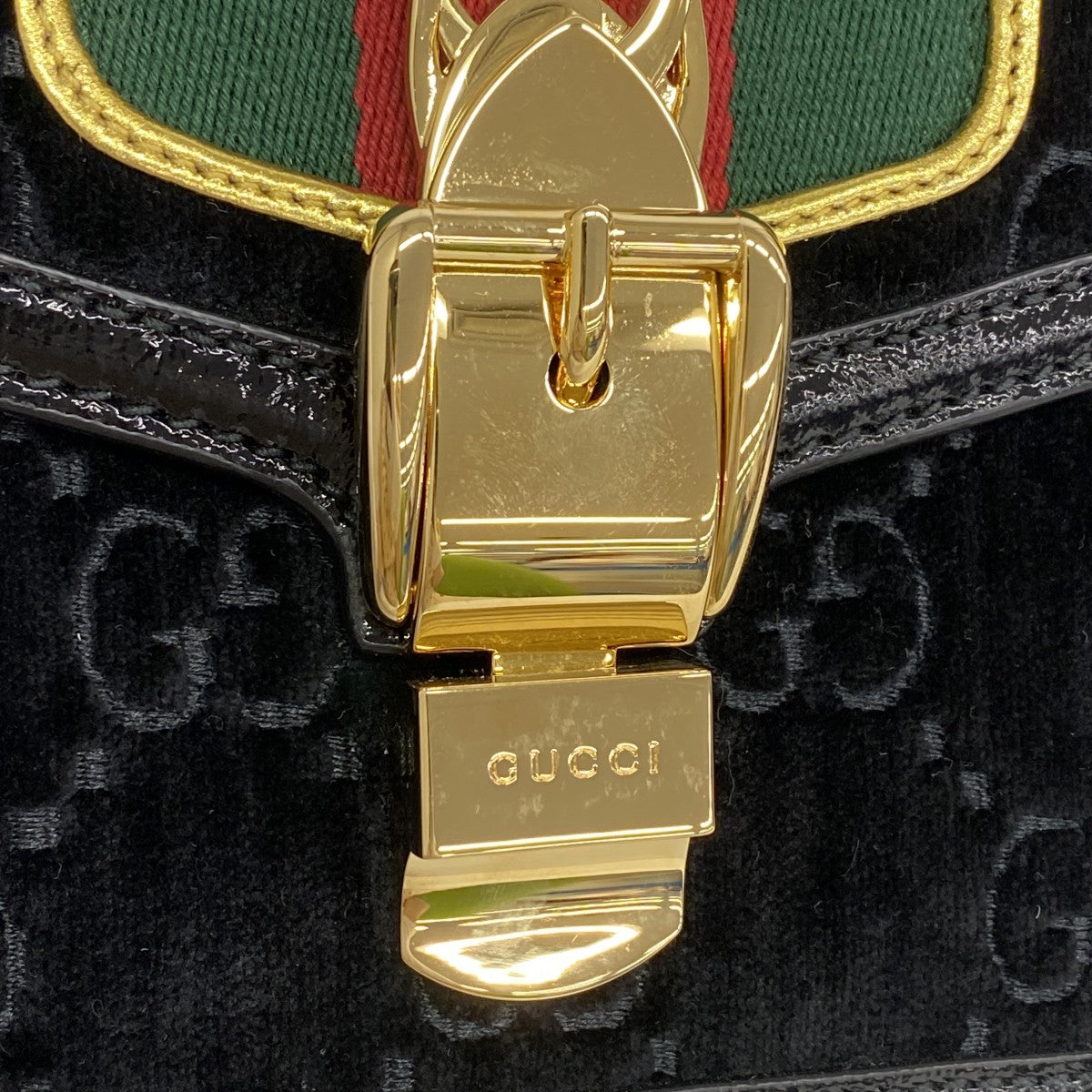【5he5834】グッチ ショルダーバッグ シルヴィ 524405 ベロア ブラック ゴールド金具【中古】レディース