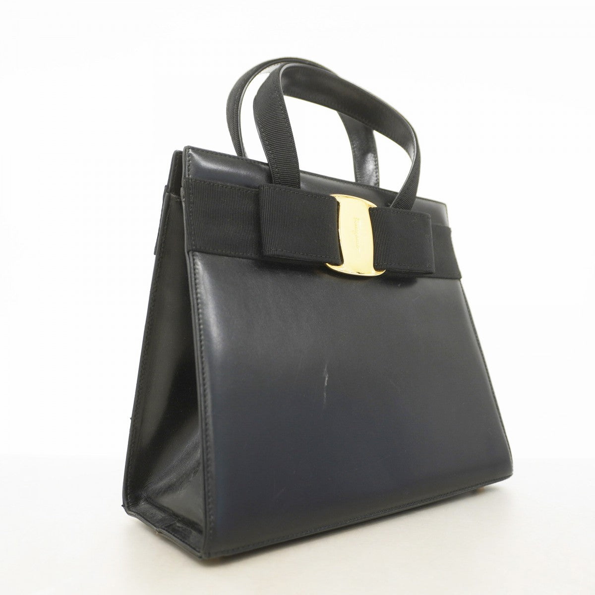 【5ib2214-h】サルヴァトーレフェラガモ ハンドバッグ ヴァラ レザー ブラック ゴールド金具【中古】レディース