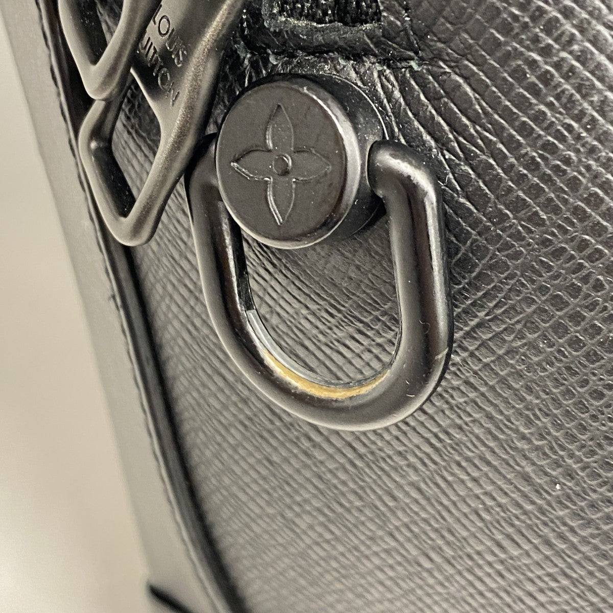 【5ib2363】ルイヴィトン ショルダーバッグ タイガ ソフトトランク M30341 ノワール/レインボー【中古】メンズ