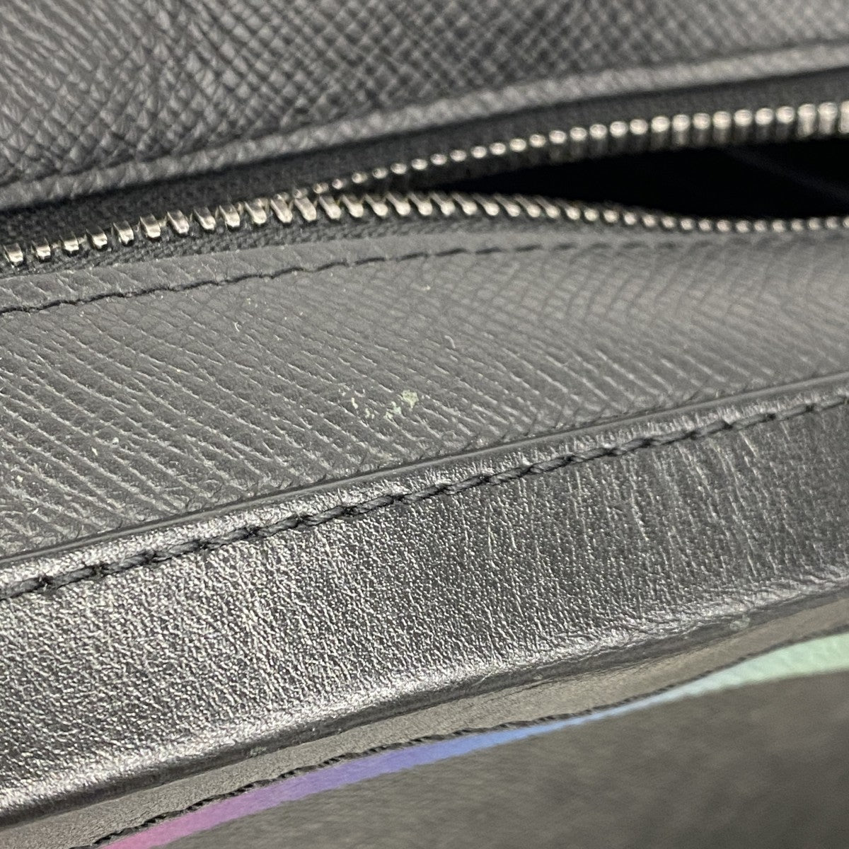 【5ib2363】ルイヴィトン ショルダーバッグ タイガ ソフトトランク M30341 ノワール/レインボー【中古】メンズ