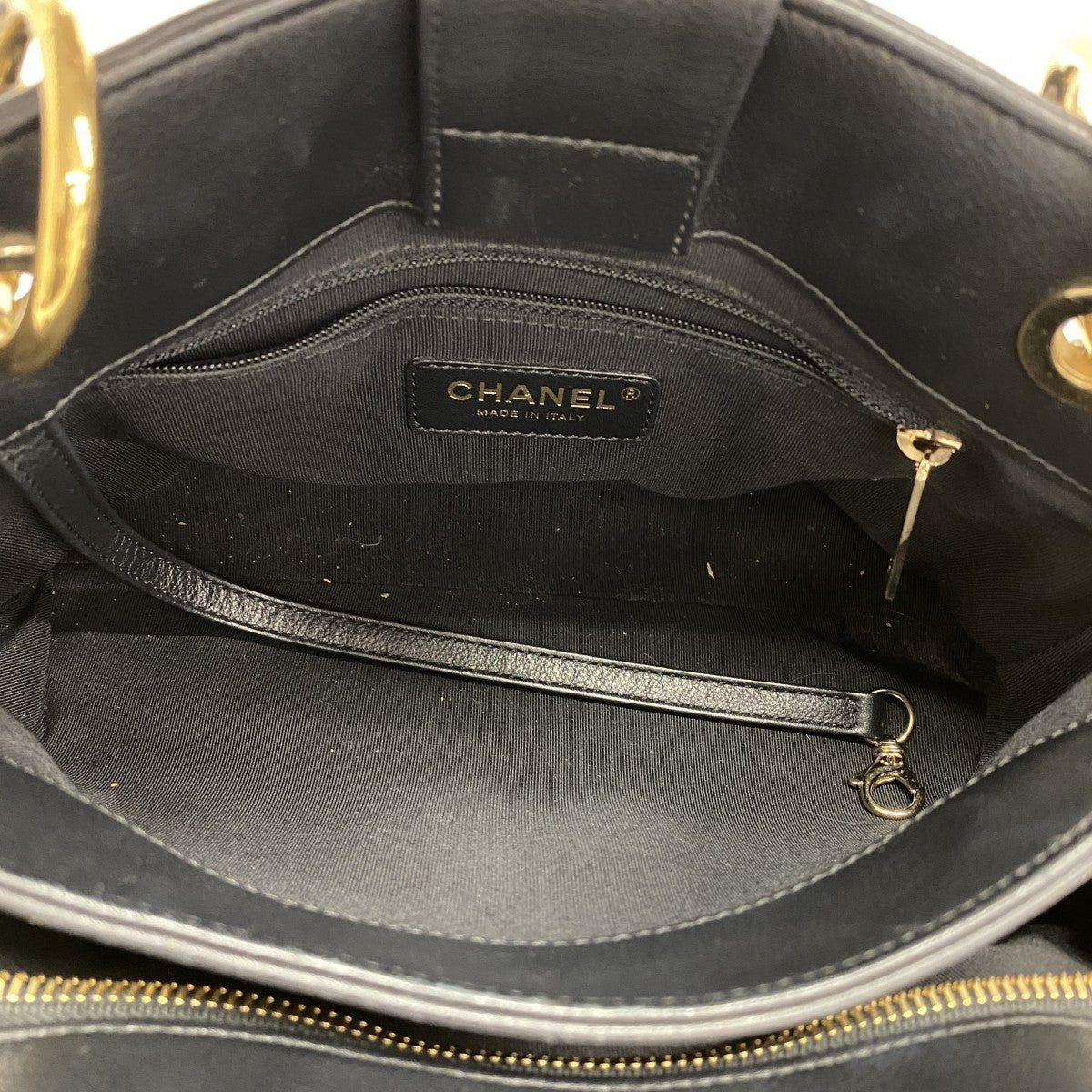 【5ic2812】シャネル ショルダーバッグ Vステッチ チェーンショルダー レザー ブラック ゴールド金具【中古】レディース