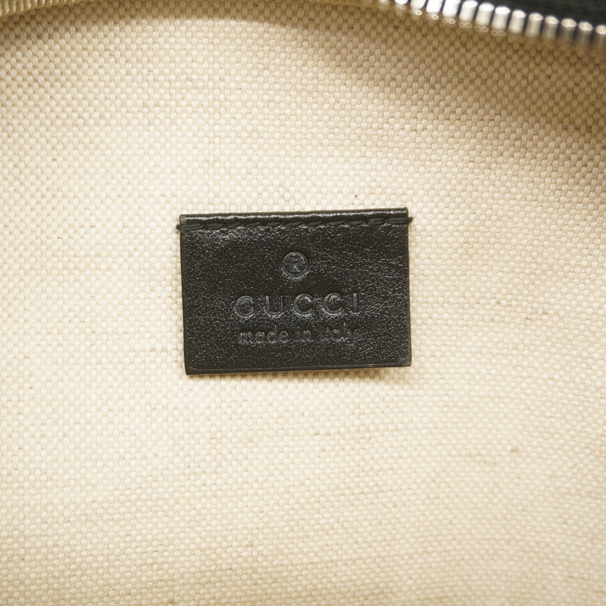 【5ic2855】グッチ ボディバッグ GGエンボス 645093 レザー ブラック シルバー金具【中古】メンズ
