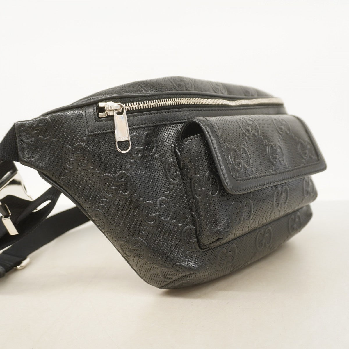 【5ic2855】グッチ ボディバッグ GGエンボス 645093 レザー ブラック シルバー金具【中古】メンズ