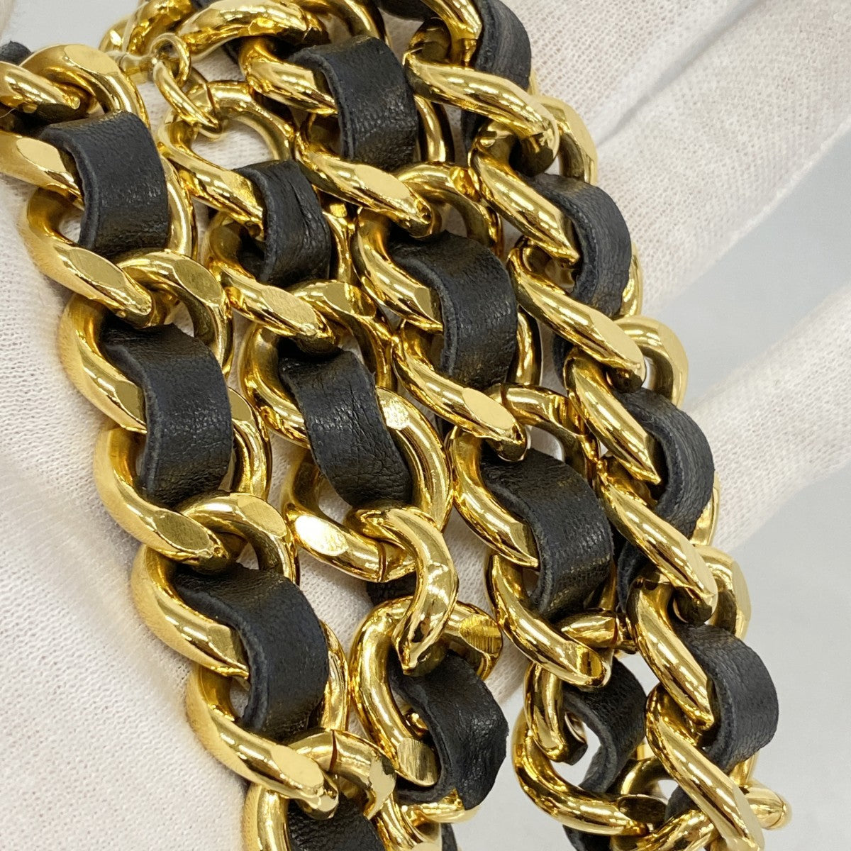 【5ic3064】シャネル ベルト チェーンベルト ゴールド ブラック ゴールド金具【中古】レディース