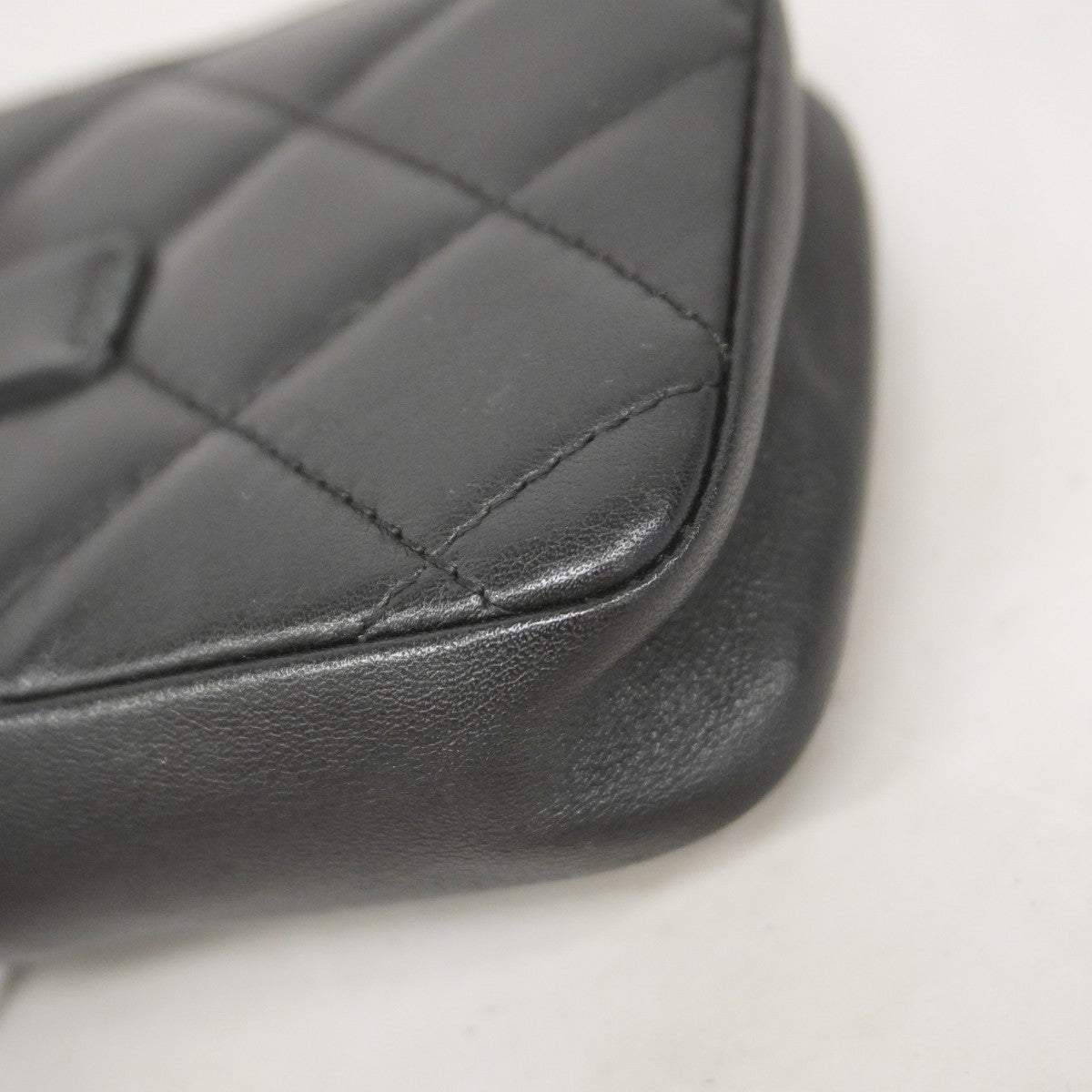 【5ic3739】シャネル ポーチ カンボン ラムスキン パテントレザー ブラック シルバー金具【中古】レディース