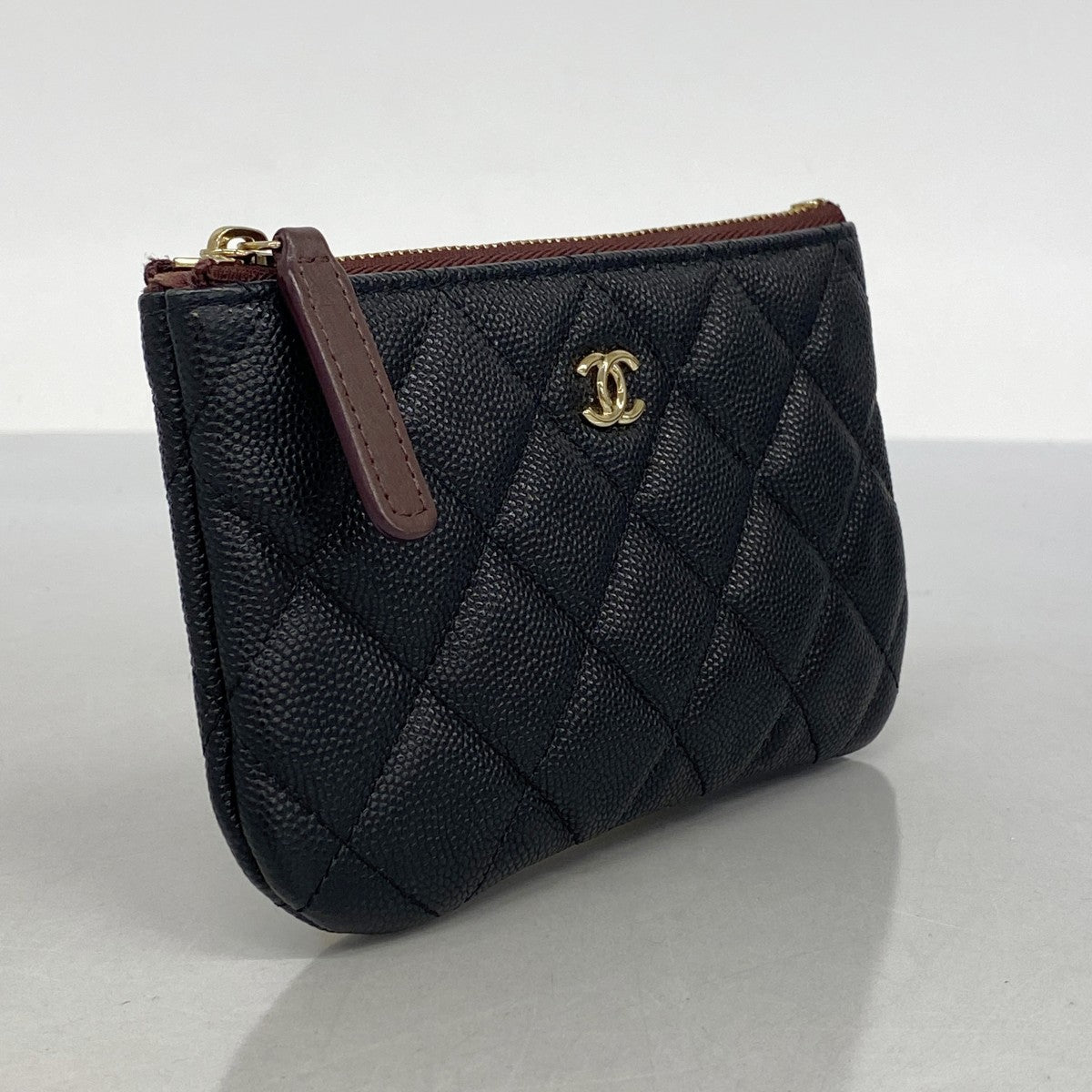 【5mc2506】シャネル ポーチ マトラッセ キャビアスキン ブラック ゴールド金具【中古】レディース