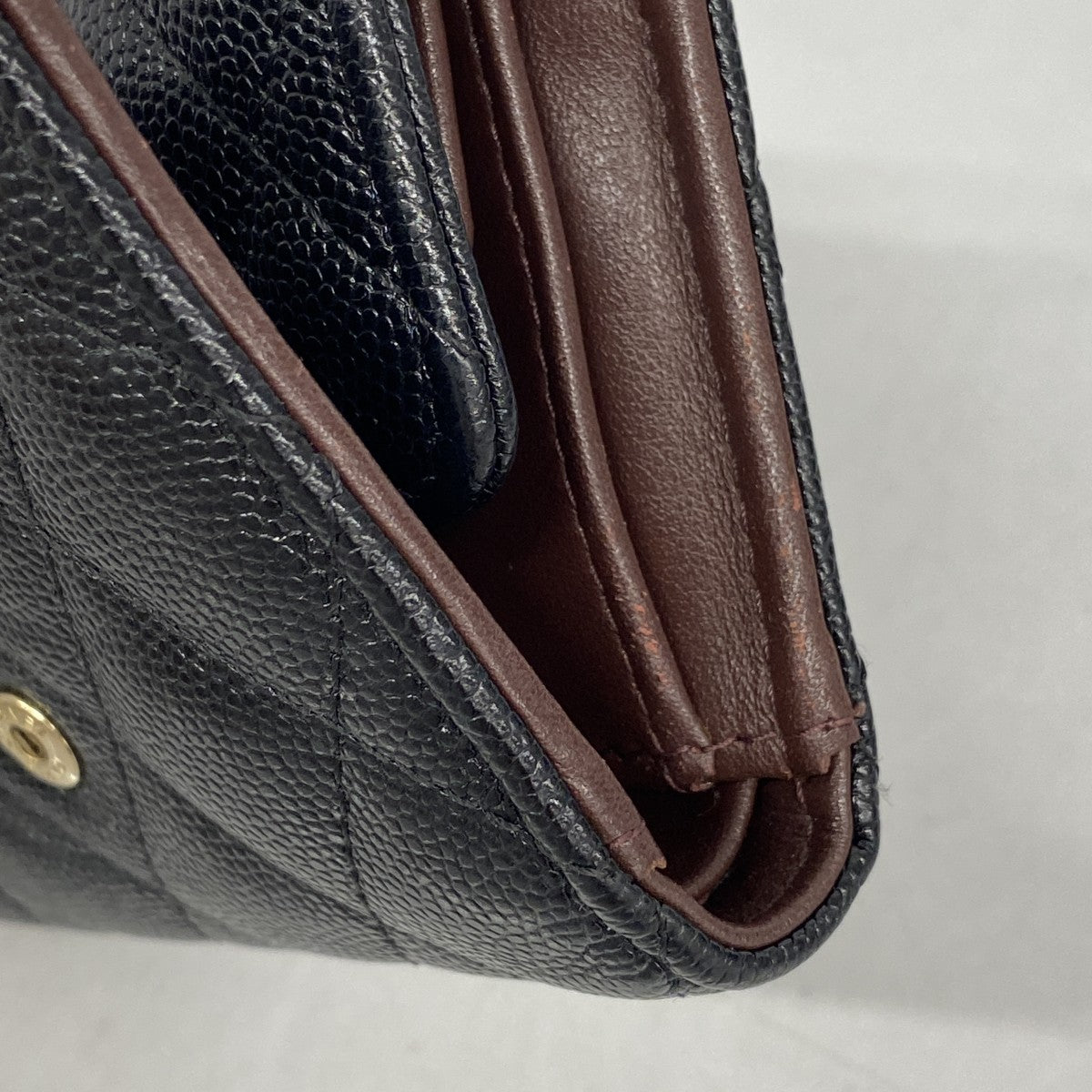 【5mc2507】シャネル 三つ折り財布 マトラッセ キャビアスキン ブラック ゴールド金具【中古】レディース