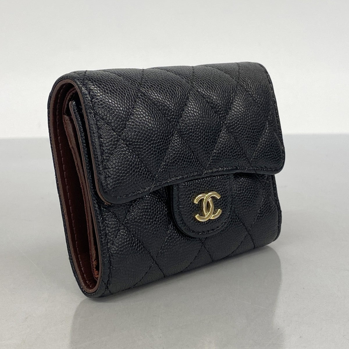 【5mc2507】シャネル 三つ折り財布 マトラッセ キャビアスキン ブラック ゴールド金具【中古】レディース