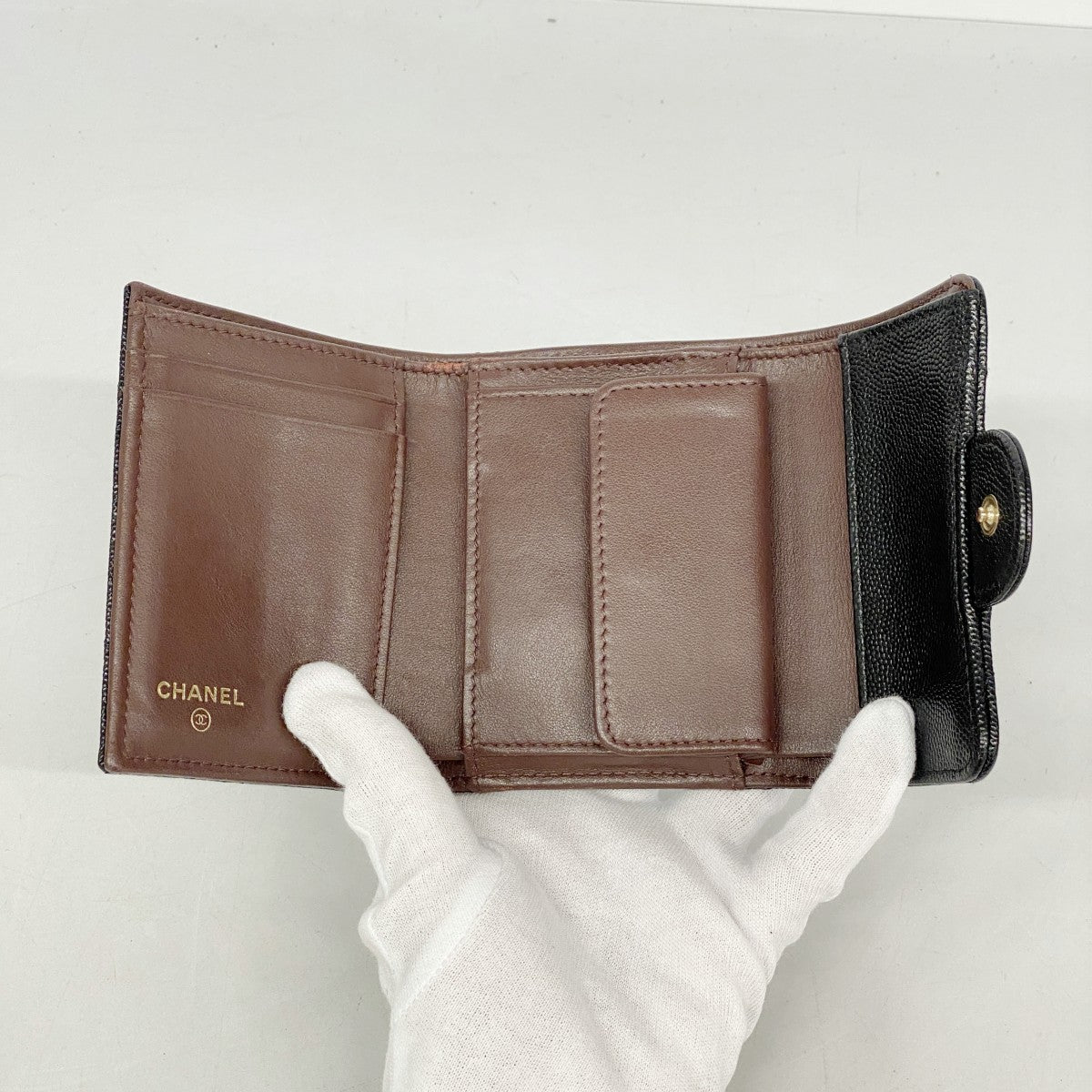 【5mc2507】シャネル 三つ折り財布 マトラッセ キャビアスキン ブラック ゴールド金具【中古】レディース