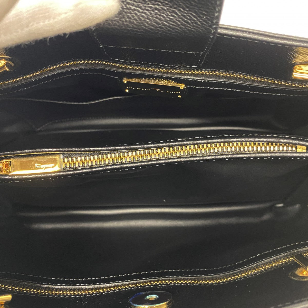 【5mc2629】サルヴァトーレフェラガモ トートバッグ ヴァラ レザー ブラック ゴールド金具【中古】レディース