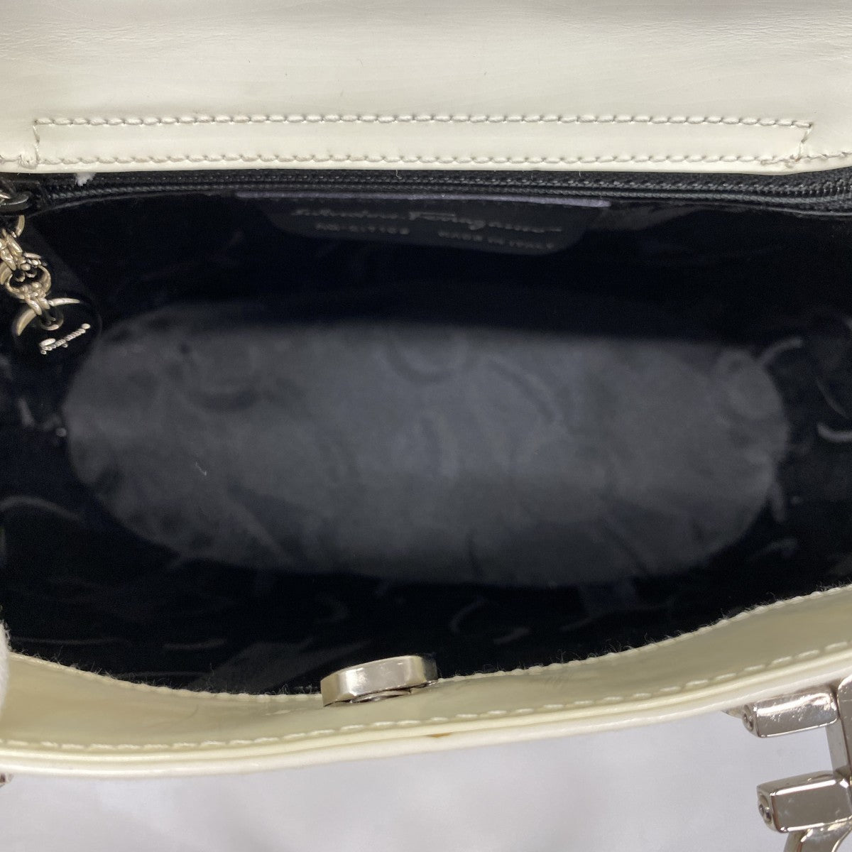 【5me5710】サルヴァトーレフェラガモ ハンドバッグ ガンチーニ レザー ホワイト シルバー金具 2wayバッグ【中古】レディース