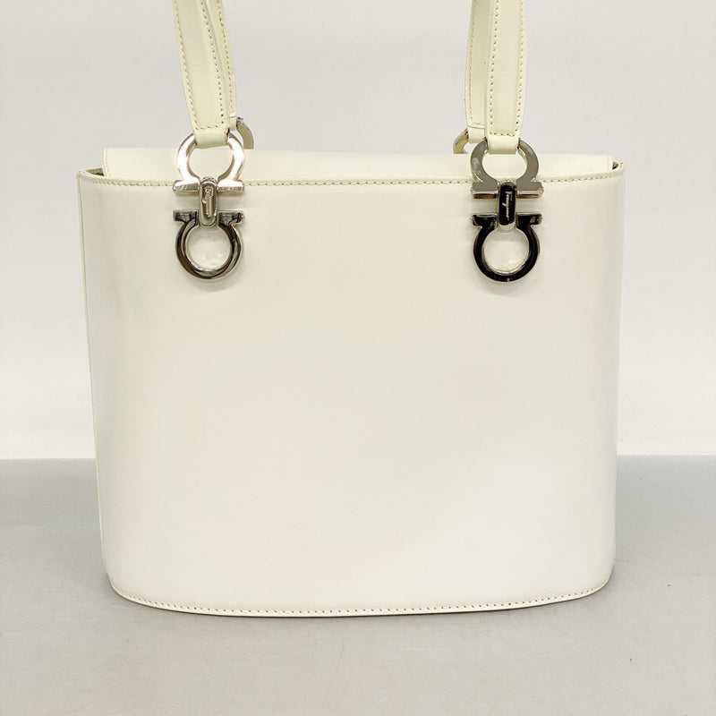 【5me5710】サルヴァトーレフェラガモ ハンドバッグ ガンチーニ レザー ホワイト シルバー金具 2wayバッグ【中古】レディース