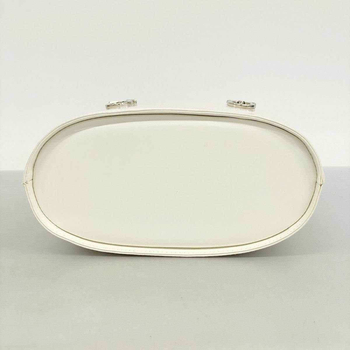 【5me5710】サルヴァトーレフェラガモ ハンドバッグ ガンチーニ レザー ホワイト シルバー金具 2wayバッグ【中古】レディース