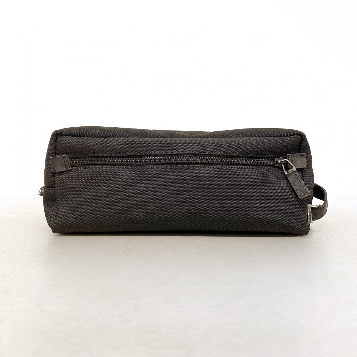 【6ee5893-k】グッチ ポーチ 02888 ナイロン ブラック シルバー金具【中古】メンズ レディース ユニセックス